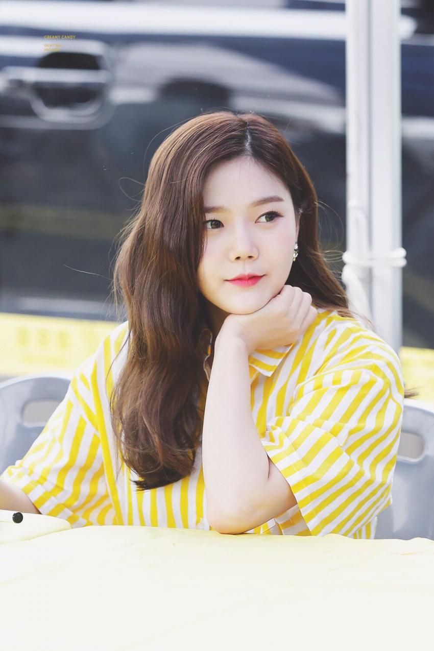 팬사인회에서 비눗방울 가지고 노는 오마이걸 멤버 | 인스티즈