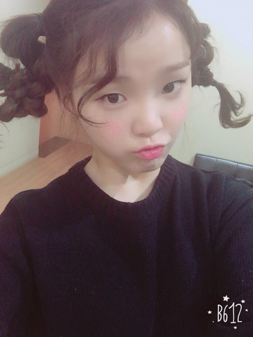 팬사인회에서 서로 참참참 하는 오마이걸 멤버들 | 인스티즈