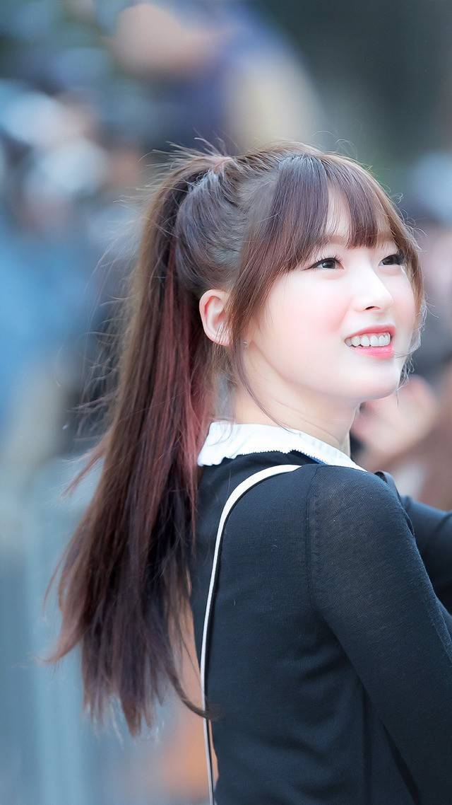 치킨 섹시하게 먹기를 도전하는 오마이걸 멤버 | 인스티즈