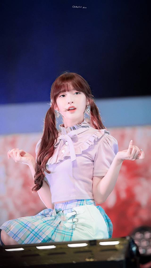 치킨 섹시하게 먹기를 도전하는 오마이걸 멤버 | 인스티즈