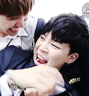 no 막내임에도 불구 멤버들한테 우쭈쭈 당하는 아이돌.bts | 인스티즈