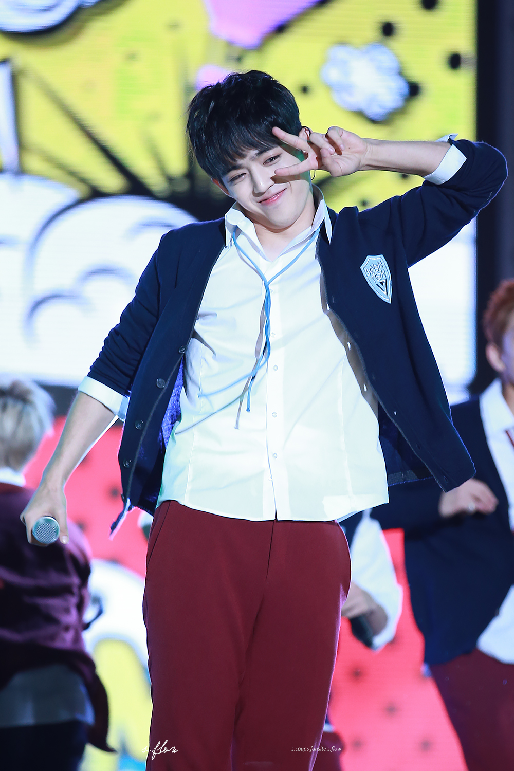 눈에 별 박은 아이돌 대열에 합류한 신인아이돌 ㄷㄷㄷㄷㄷ | 인스티즈