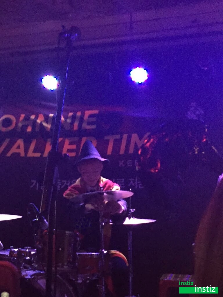 오늘자 할로윈코스튬 입고 공연한 아이돌 | 인스티즈