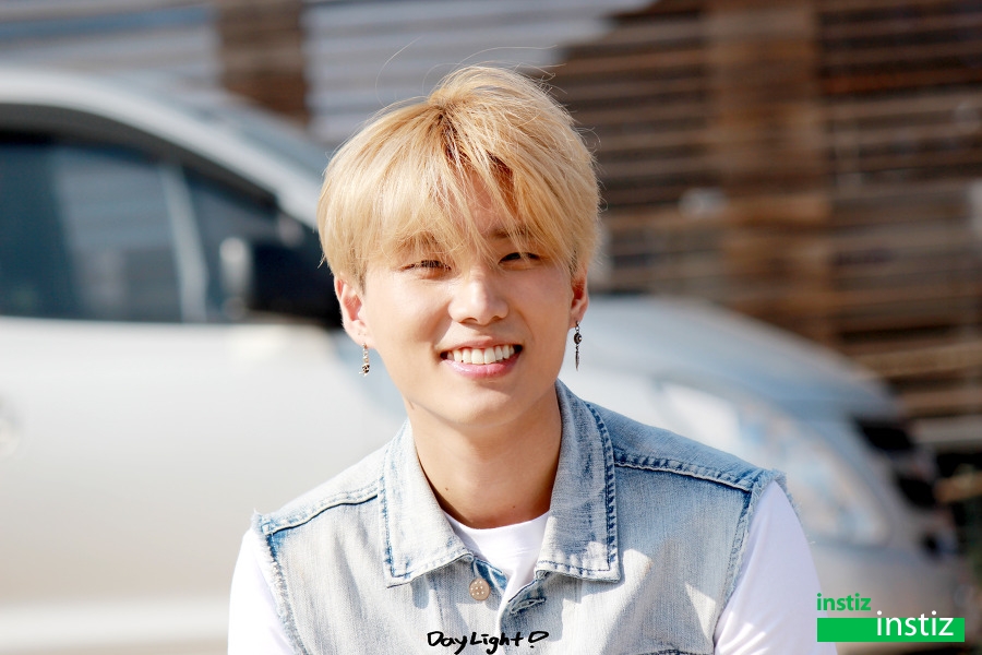 오늘자 할로윈코스튬 입고 공연한 아이돌 | 인스티즈