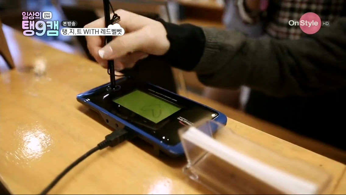 태연이 카드결제 싸인하는 법.jpg | 인스티즈