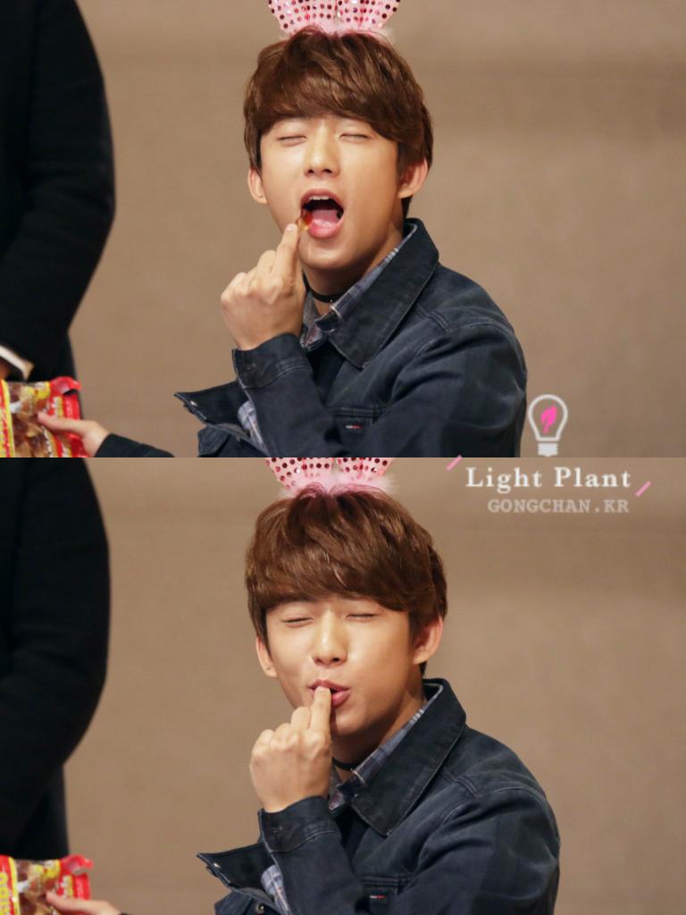 오늘자 팬사인회 쵸커 한 남자 아이돌 | 인스티즈