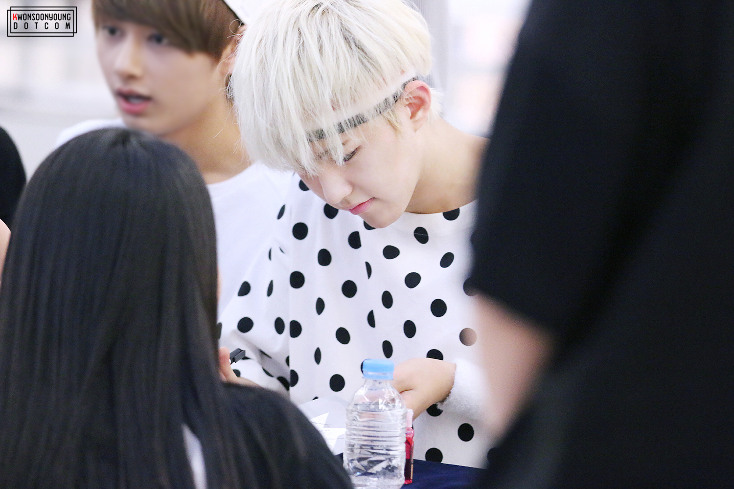 윤기 자는 모습이 너무 애 같고 귀여워서 진짜 납치하고 싶다 | 인스티즈