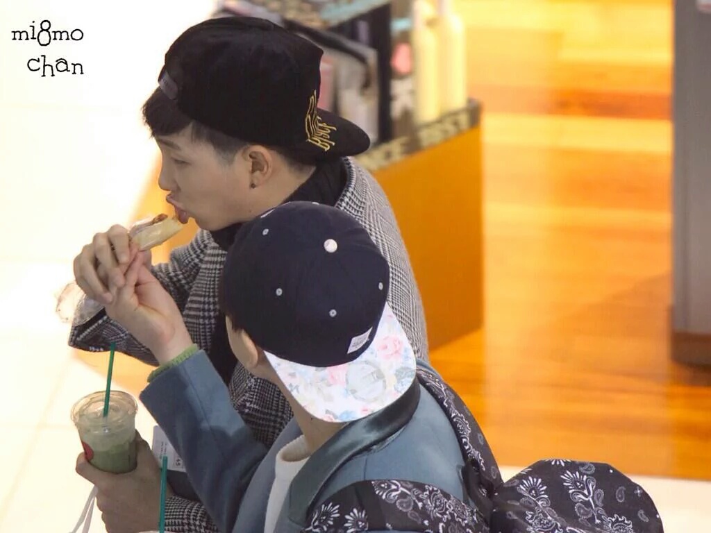 희귀짤은 없고 ... (머리긁긁) 정국이 빵 뺏기는 짤을 올려본다 | 인스티즈