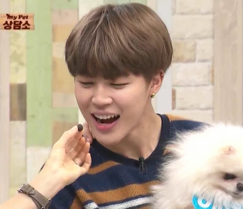 no 막내임에도 불구 멤버들한테 우쭈쭈 당하는 아이돌.bts | 인스티즈