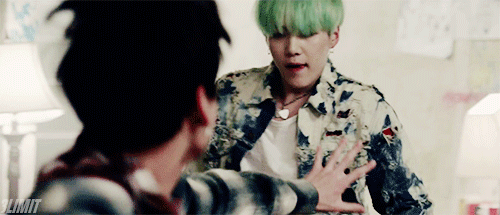 지민이랑 윤기 목걸이가 똑같다는거에 쪄보는 궁예글 | 인스티즈