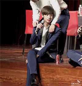 타팬들, 머글들까지 난리났었던 설레는 남자아이돌 직캠.gif | 인스티즈