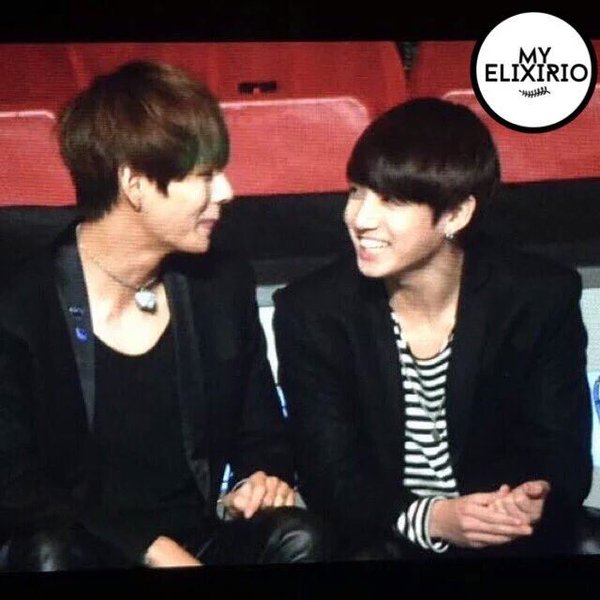 ㄱ 진짜 요즘 국뷔는 태형이가 먼저 바라보거나 그런 게 | 인스티즈