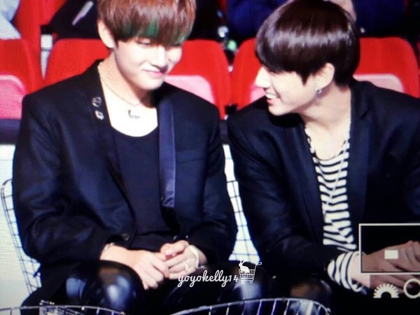 ㄱ 진짜 요즘 국뷔는 태형이가 먼저 바라보거나 그런 게 | 인스티즈