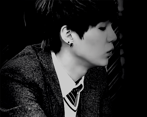 [방탄소년단/민윤기] 19X29 (여고생과 스나이퍼의 상관관계) | 인스티즈