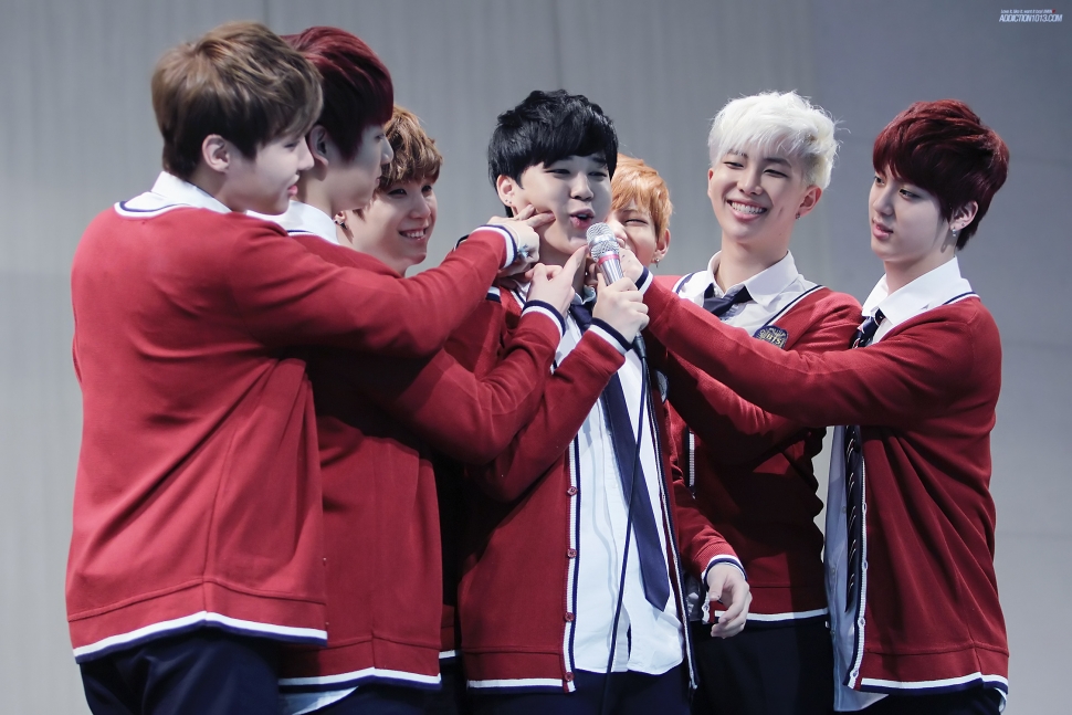 no 막내임에도 불구 멤버들한테 우쭈쭈 당하는 아이돌.bts | 인스티즈