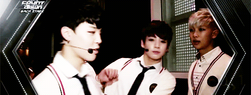 ㄱ 봐봐 표정이 다르잖아 대체 무슨일이 있었던거야 | 인스티즈