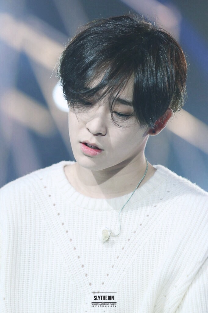 우리가 길에서 만나면 무릎 꿇을 남자아이돌 TOP4 | 인스티즈