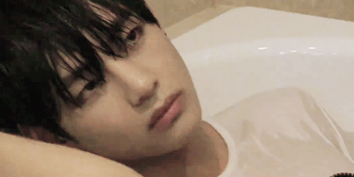 그 지민이 뛰어오는거 나만 반복 됨? | 인스티즈