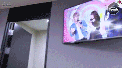 태형이 엠씨보는거 모니터링하는 방탄이들 눈에서 꿀떨어짐 | 인스티즈