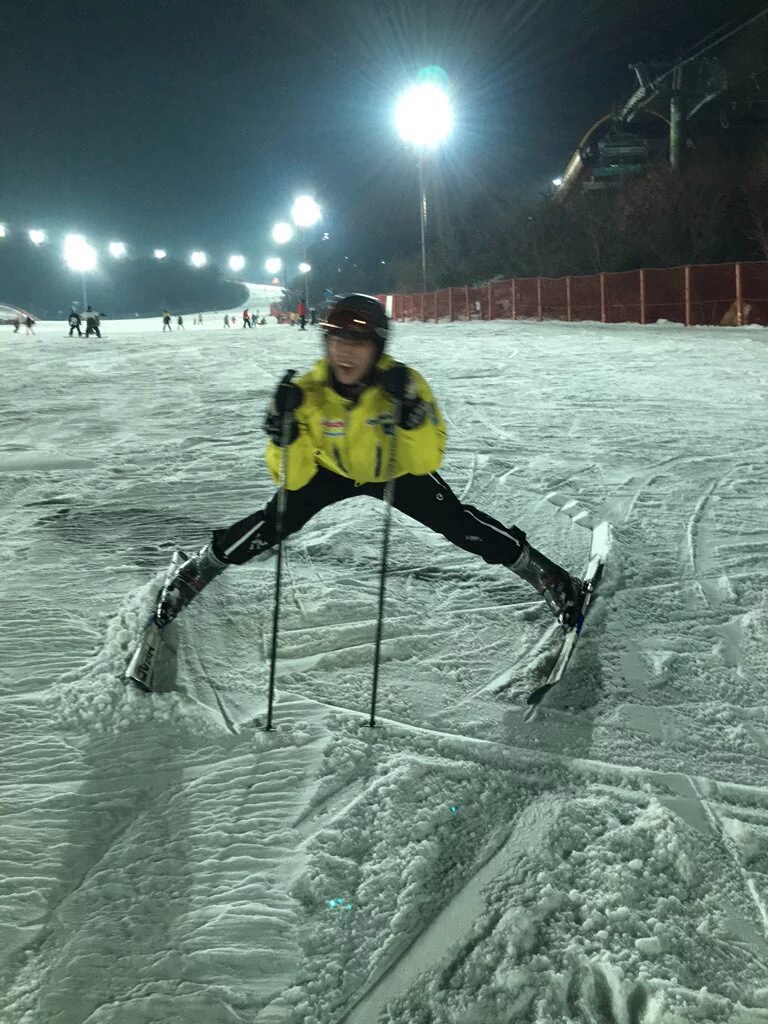 데이트할때 팔짱끼는 정호석 vs 어깨동무 하는 박지민 | 인스티즈