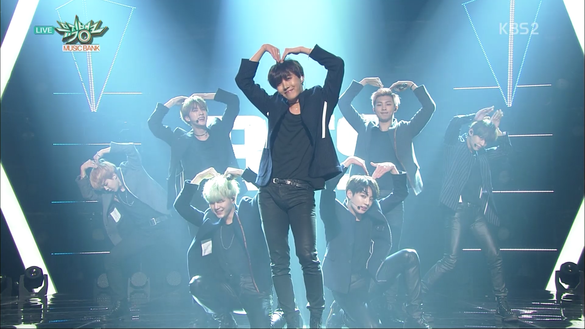 콘서트에서 울면서 부르는 본싱어VS 다같이 부르는 미쓰라잇 | 인스티즈