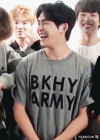 정색쩌는 아이돌...gif | 인스티즈