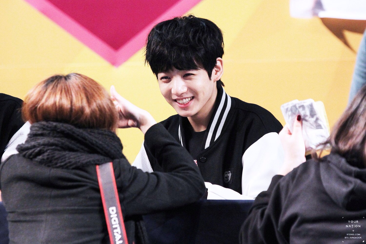 나 원래 사람들 눈 마주치는 거 좋아하지도 않고 잘 못 하는데 | 인스티즈