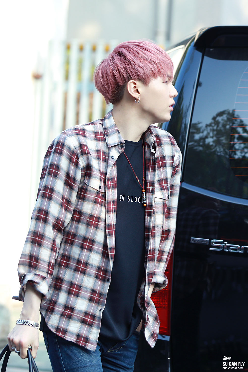 이따 6시 반쯤 굿즈줄에 혼자 있는 나 놀아줘... | 인스티즈