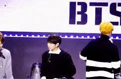 ㄱ보통 말하고있는사람이나 다른 집중된 상황을 쳐다보기 마련인데(국민 | 인스티즈