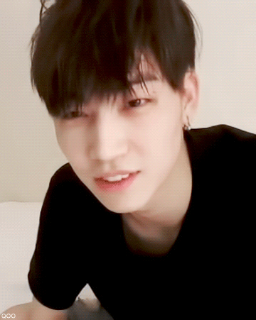 그냥 쳐다보는데 설레는 어제자 아이돌 V앱 라이브.jpgif | 인스티즈