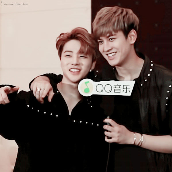 덕후 설레게 하는 한 남자 아이돌의 덩치.jpg,gif | 인스티즈