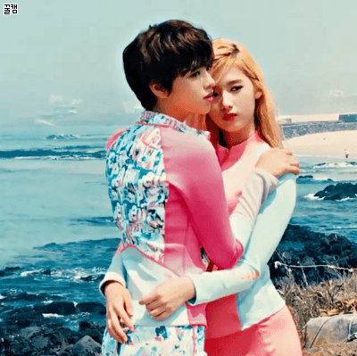 트와이스 정연&사나 래쉬가드ㄷㄷㄷ (케미주의) | 인스티즈