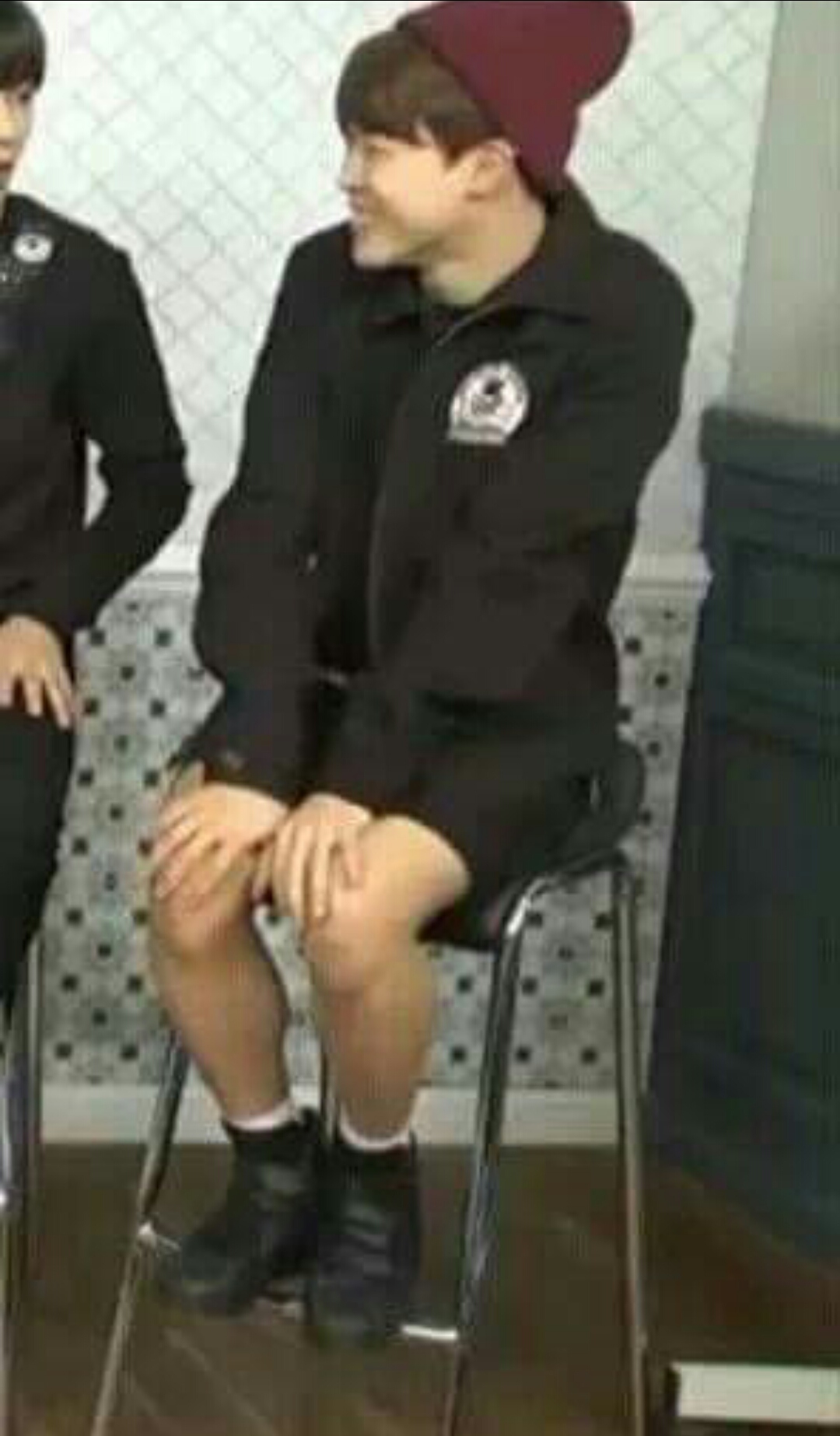 박지민 앉아있는거ㅋㅋㅋㅋㅋㅋㅋㅋㅋㅋㅋㄱㅋㅋㅋ | 인스티즈