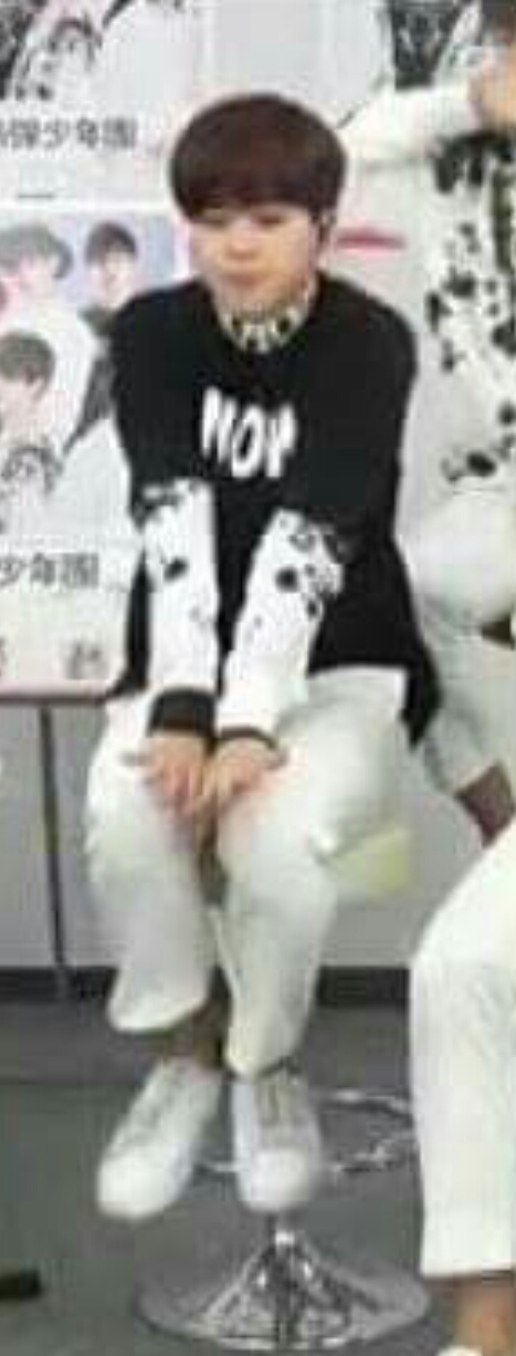 박지민 앉아있는거ㅋㅋㅋㅋㅋㅋㅋㅋㅋㅋㅋㄱㅋㅋㅋ | 인스티즈