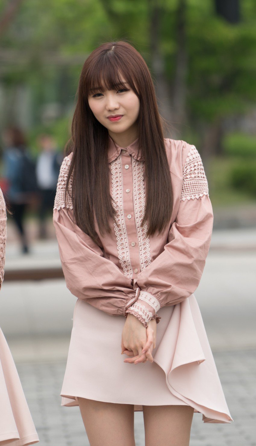 러블리즈 류수정이 서있을때 나오는 습관 | 인스티즈