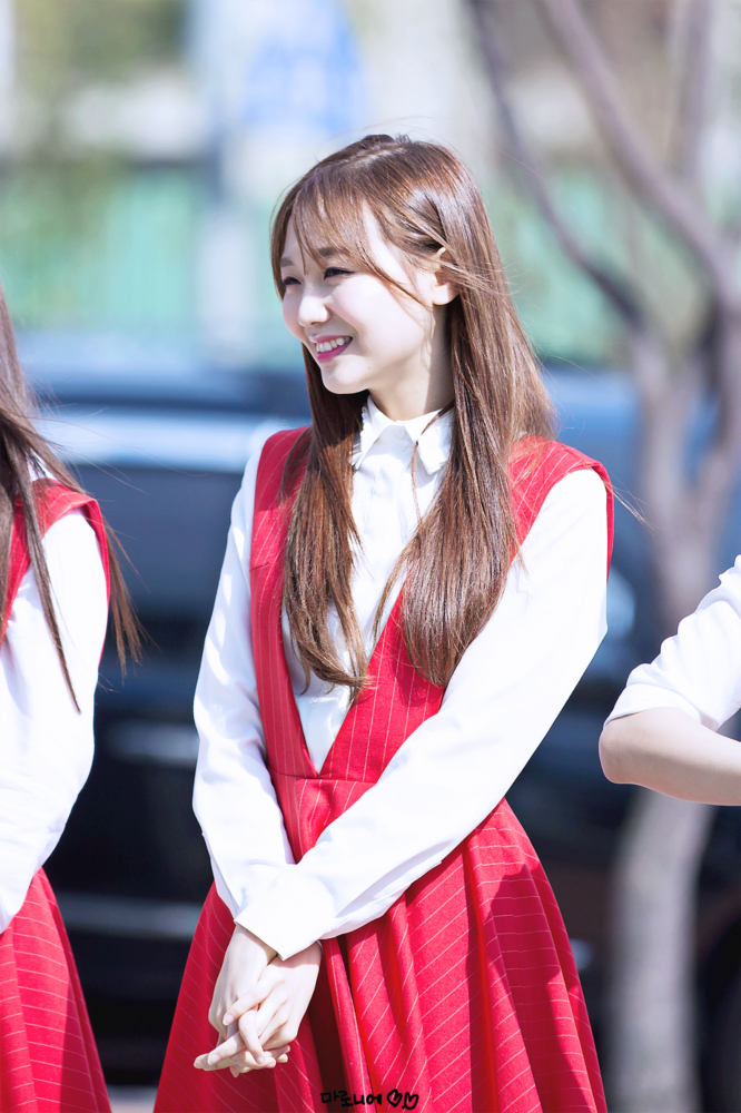 러블리즈 류수정이 서있을때 나오는 습관 | 인스티즈