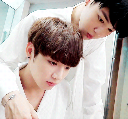 정국이 움짤 두개 쪘다 | 인스티즈