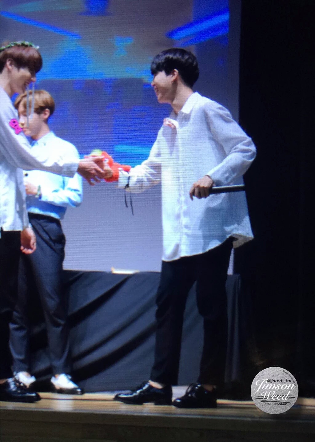 ㄱ브이앱 전정국 당황하는거랑 오늘 생방 정국이 당황하는거보고 ㄹㅇ 확신함 | 인스티즈