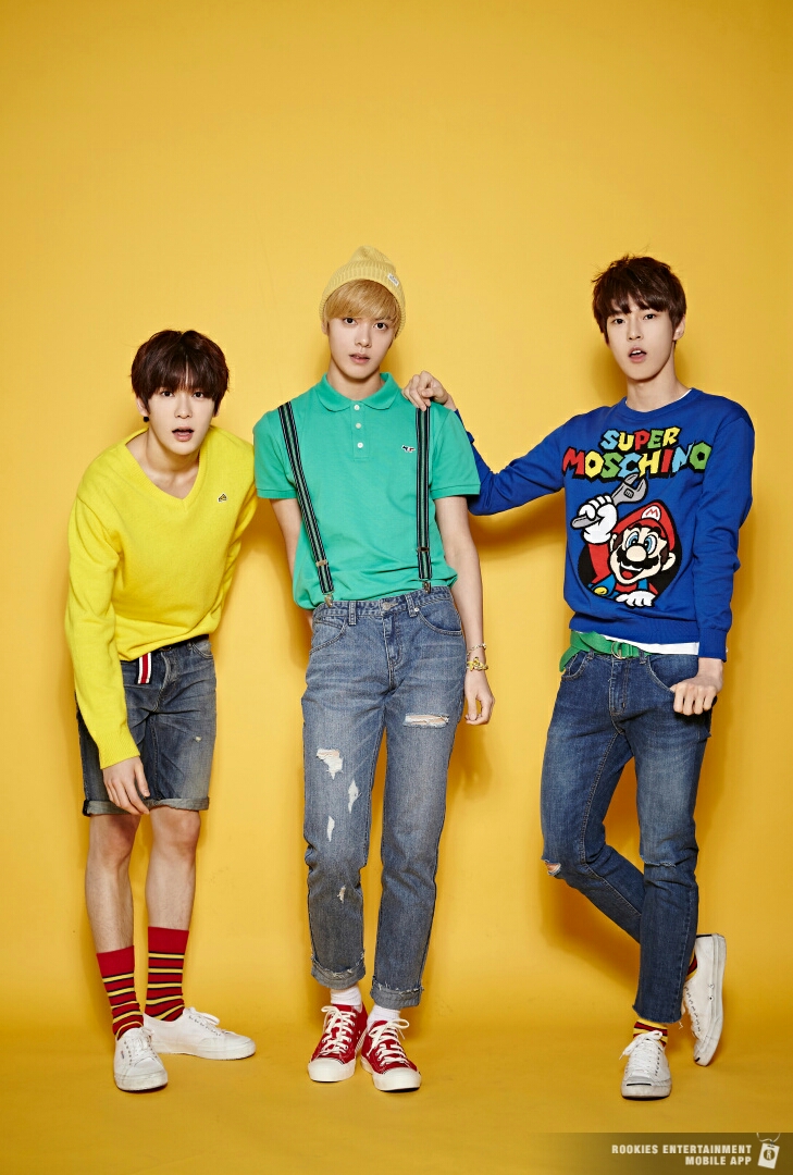 왼손이 주머니에 붙어있는 듯한 아이돌 | 인스티즈