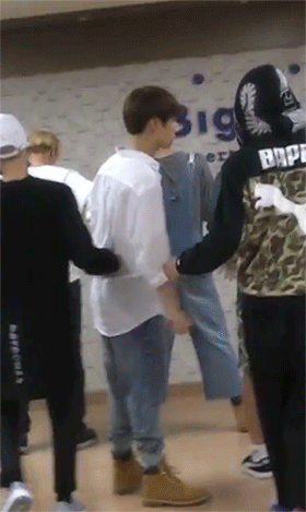 ㄱ 들킨 게 한 두번도 아니고 정국이 폰배경까지 김태형 독사진ㅋㅋㅋ | 인스티즈