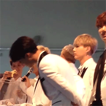 ㄱ 들킨 게 한 두번도 아니고 정국이 폰배경까지 김태형 독사진ㅋㅋㅋ | 인스티즈