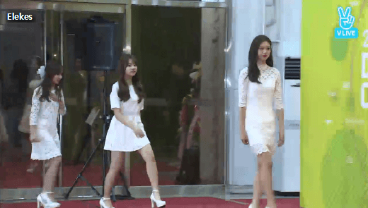 아직 힐신는게 어색한 아이오아이 최유정.gif | 인스티즈