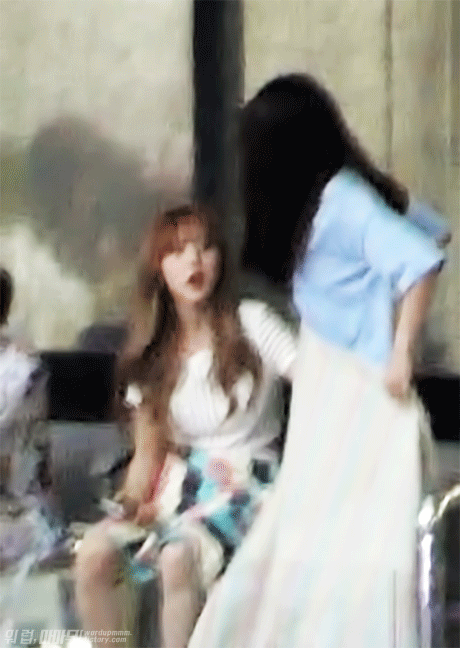 마마무) 언니한테 들어가지말라고 찡찡대는 문별ㅋㅋㅋ귀여워ㅠㅠㅠㅠㅠ | 인스티즈