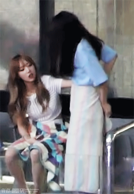 마마무) 언니한테 들어가지말라고 찡찡대는 문별ㅋㅋㅋ귀여워ㅠㅠㅠㅠㅠ | 인스티즈