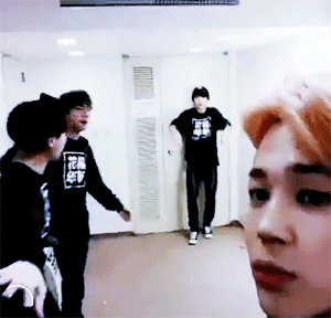 무대에서 물구나무서는 남자아이돌 (feat.BTS) | 인스티즈