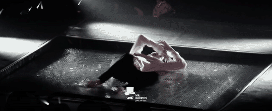 무대 연출에 대해 처음 들은 아이돌의 반응&연출.gif | 인스티즈