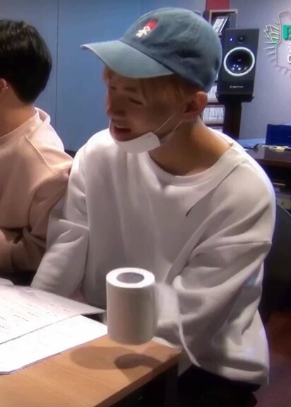 현재 타팬들 사이에서 합성이다 아니다로 갈리는 짤 | 인스티즈