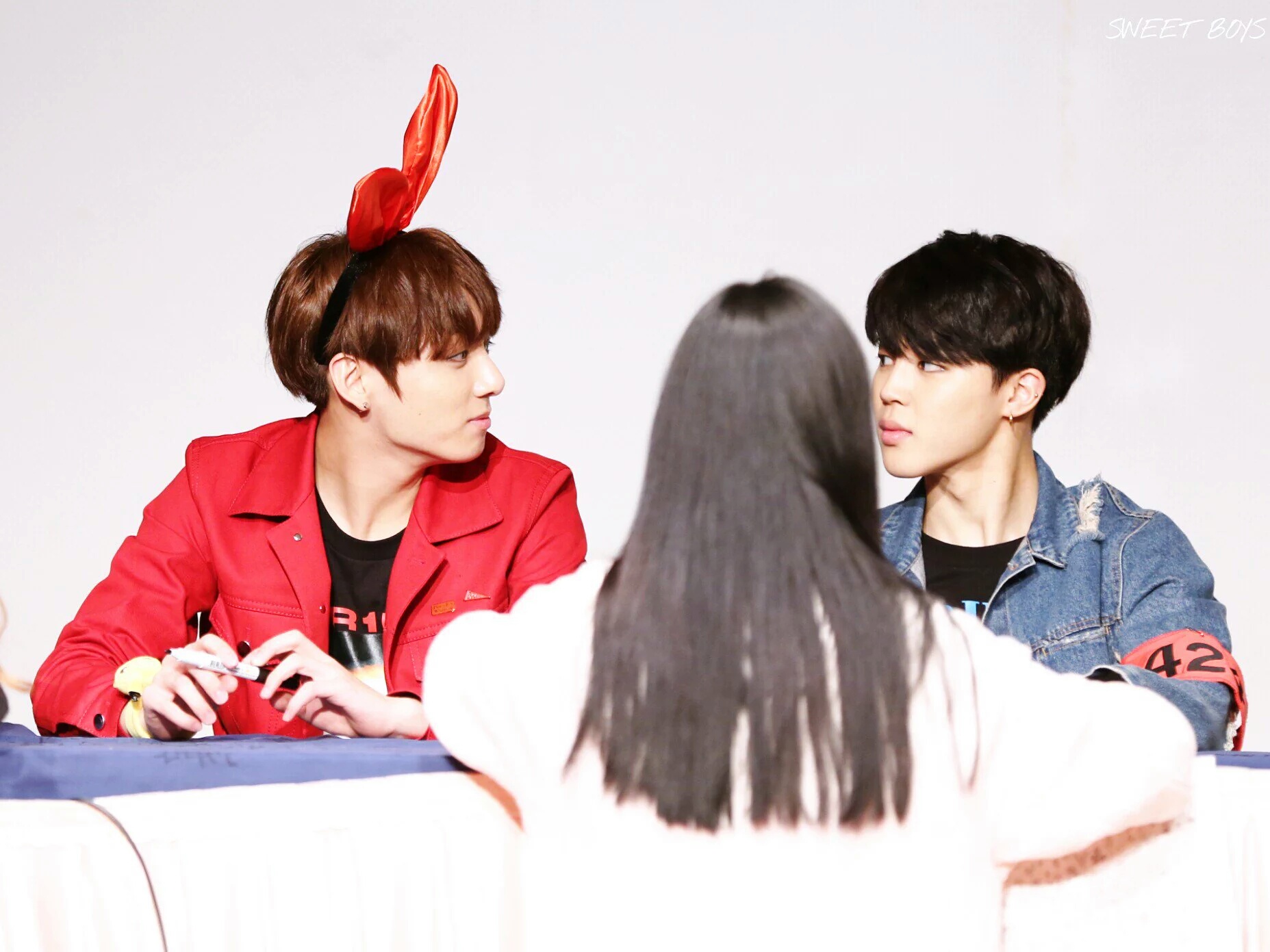 ㄱ정국이 뭔가 지민이한테 장난친거 자기전에 눈감고 생각해본적 있을거같음 | 인스티즈