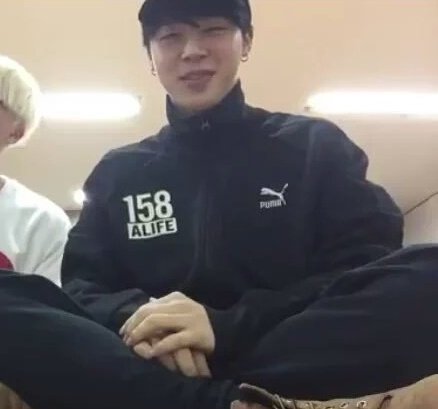 ㄱ오늘 트윗보니까 이거 진짜 정국이 옷이였네 | 인스티즈