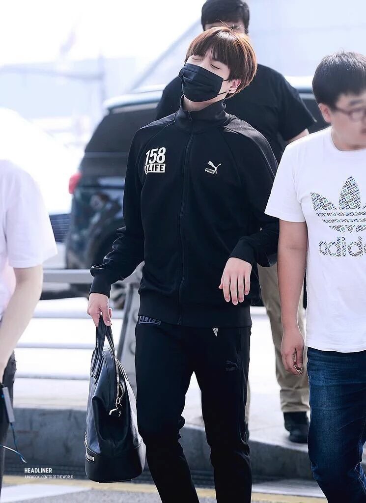 ㄱ오늘 트윗보니까 이거 진짜 정국이 옷이였네 | 인스티즈